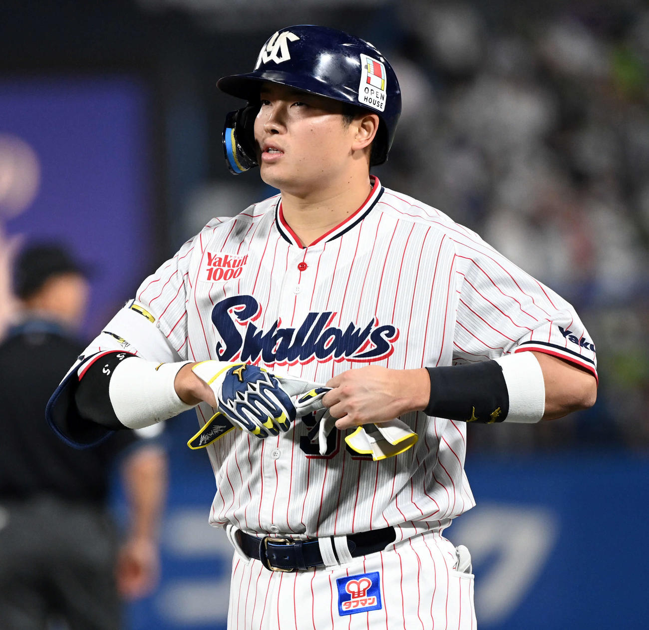 ヤクルト対DeNA 3回裏ヤクルト2死、一ゴロに倒れる村上（撮影・たえ見朱実）