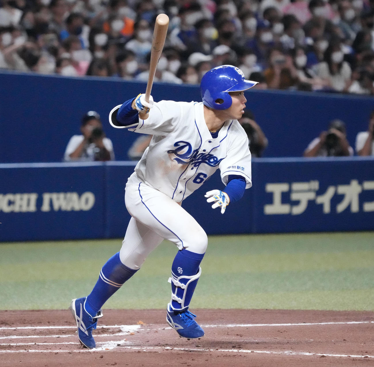 中日対巨人　6回裏中日無死、右中間へ三塁打を放ち3安打とした岡林（撮影・森本幸一）