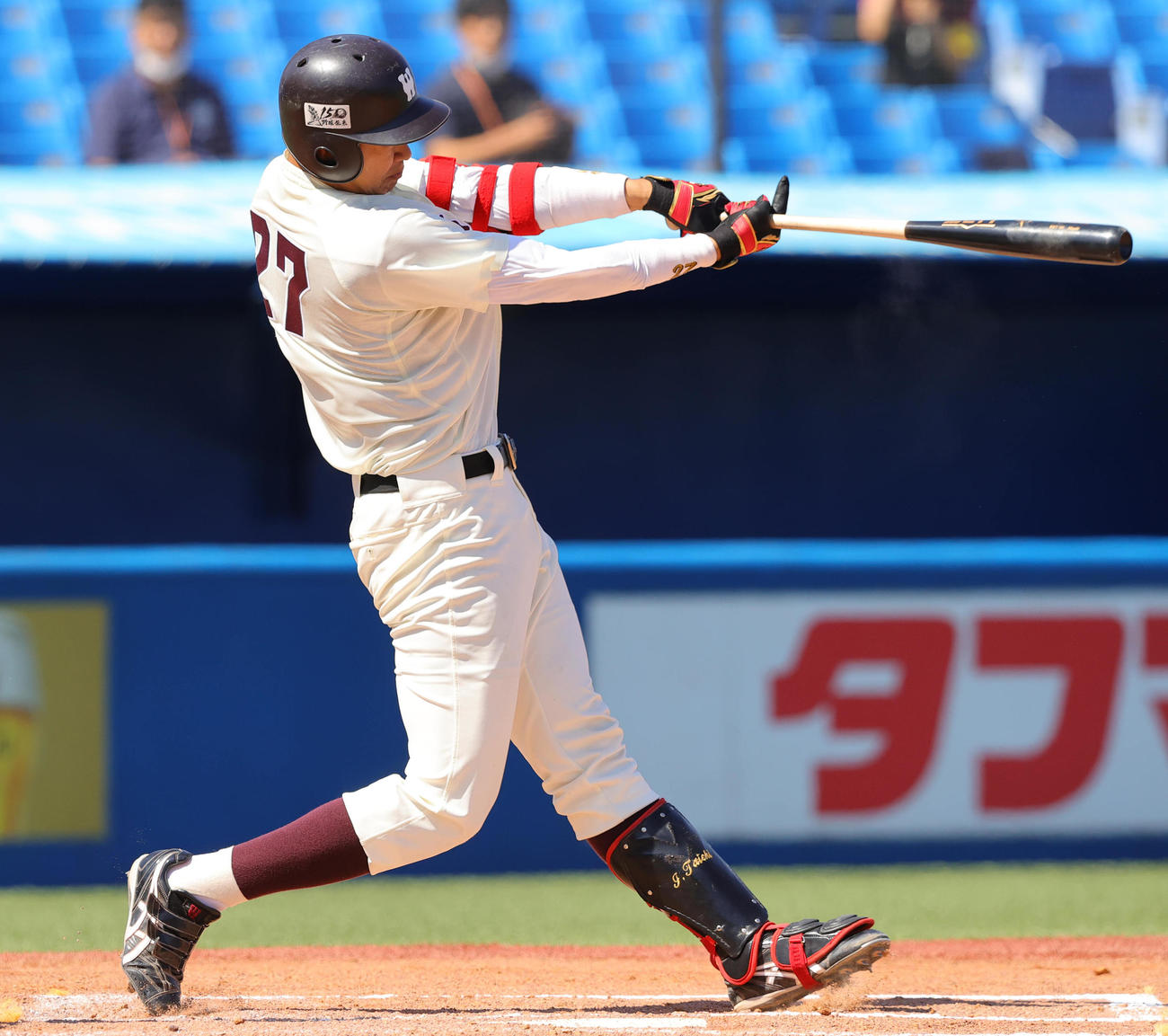 早大対明大　2回表早大1死、左越え先制本塁打を放つ印出（撮影・野上伸悟）