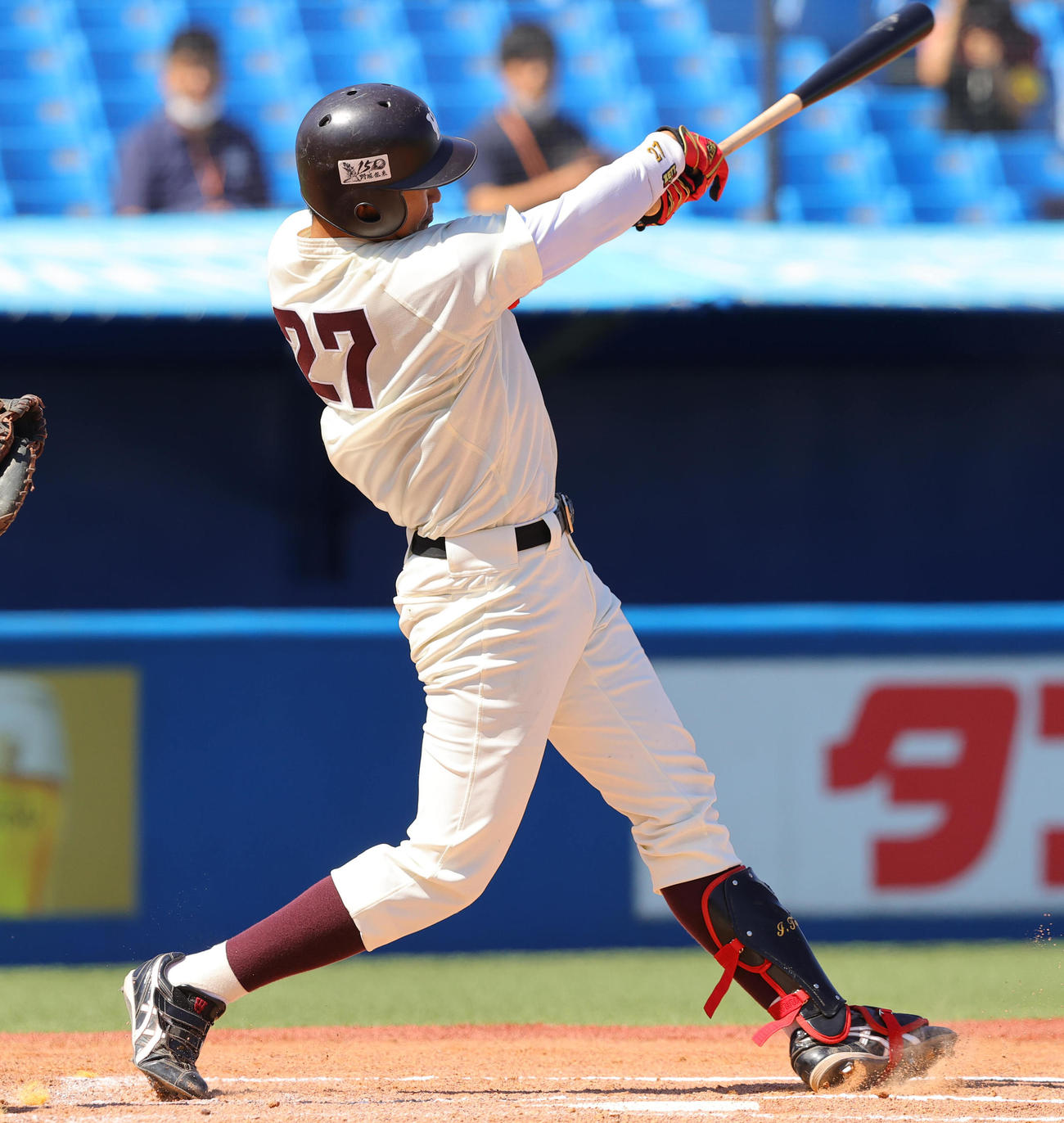 早大対明大　2回表早大1死、左越え先制本塁打を放つ印出（撮影・野上伸悟）