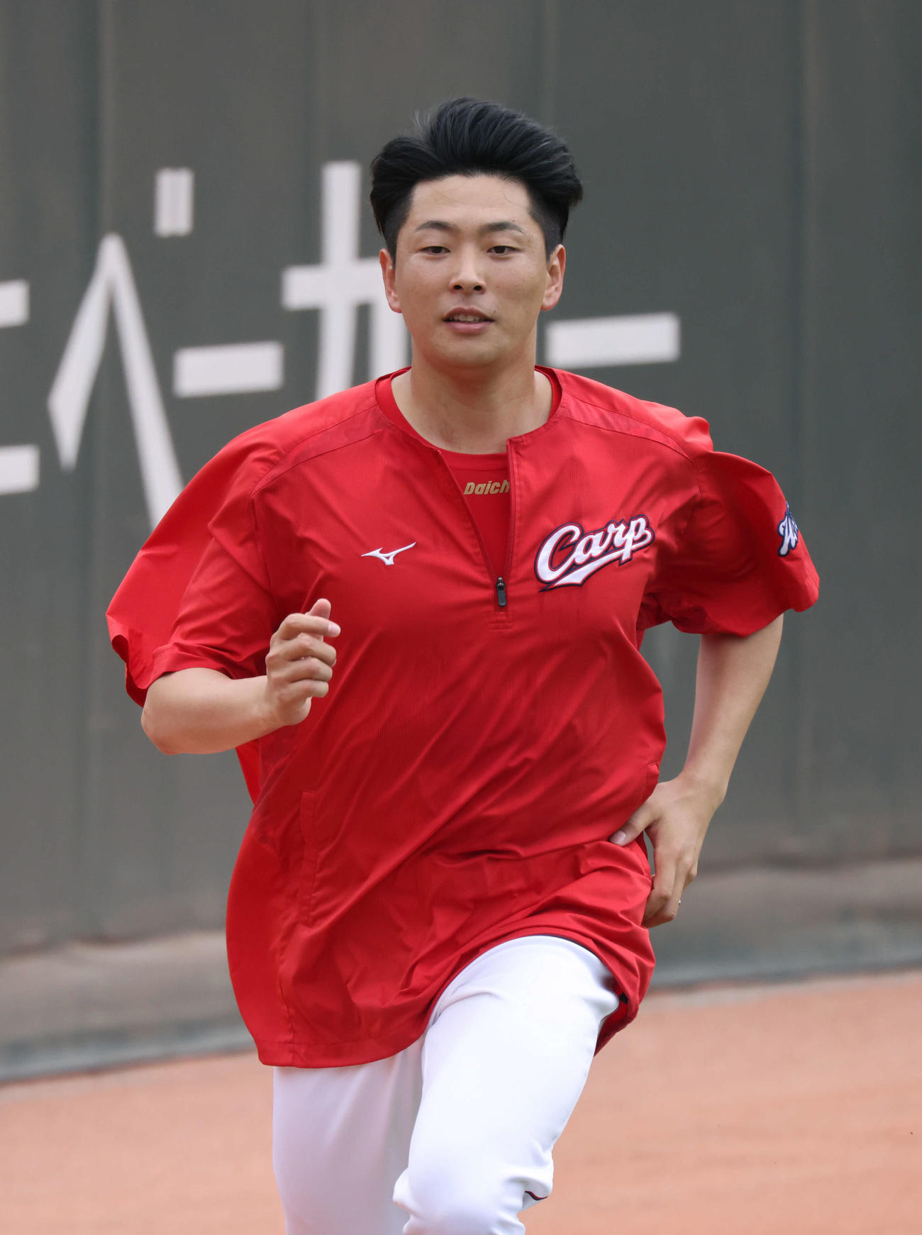 広島全体練習　走り込む大瀬良（撮影・加藤孝規）
