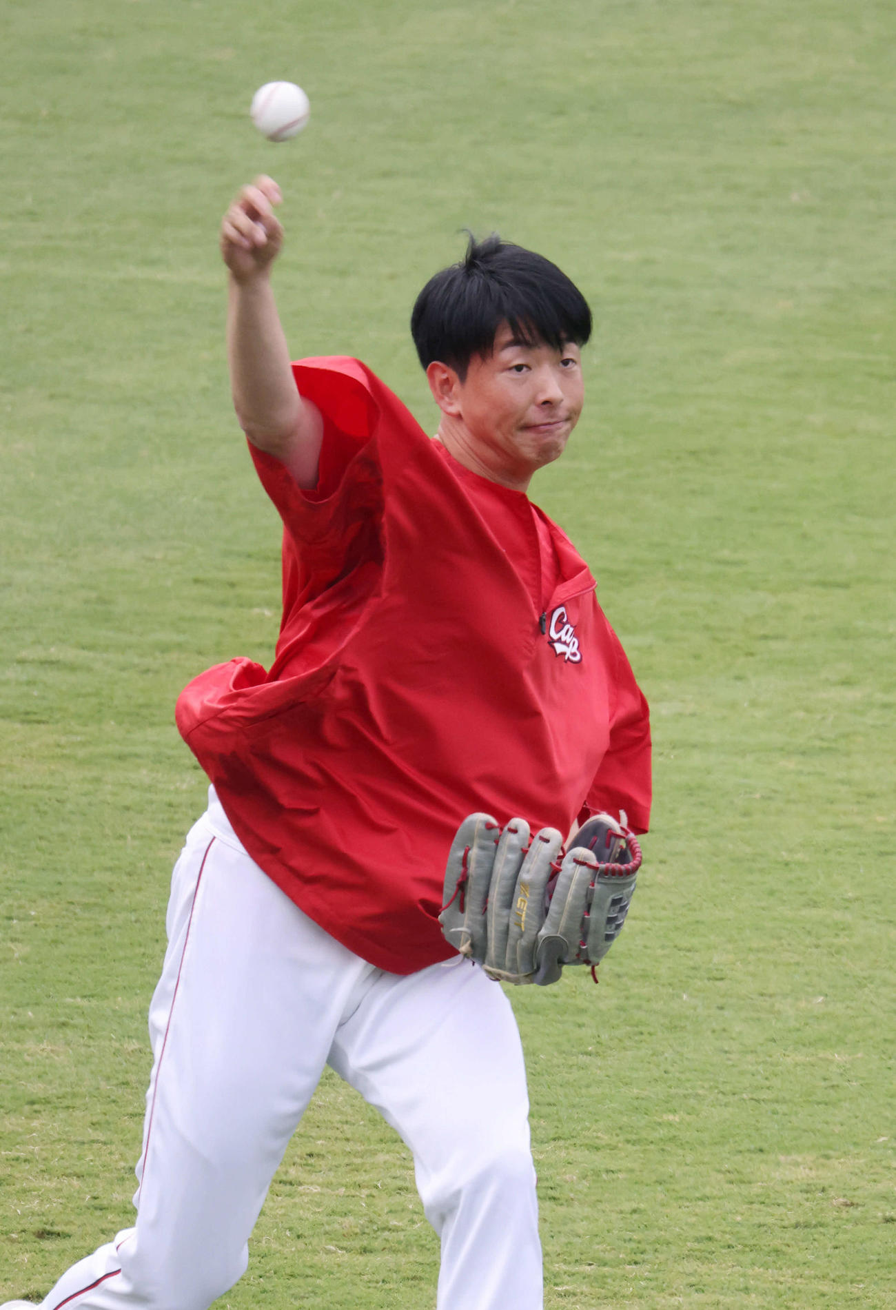 広島全体練習　キャッチボールをする大瀬良（撮影・加藤孝規）