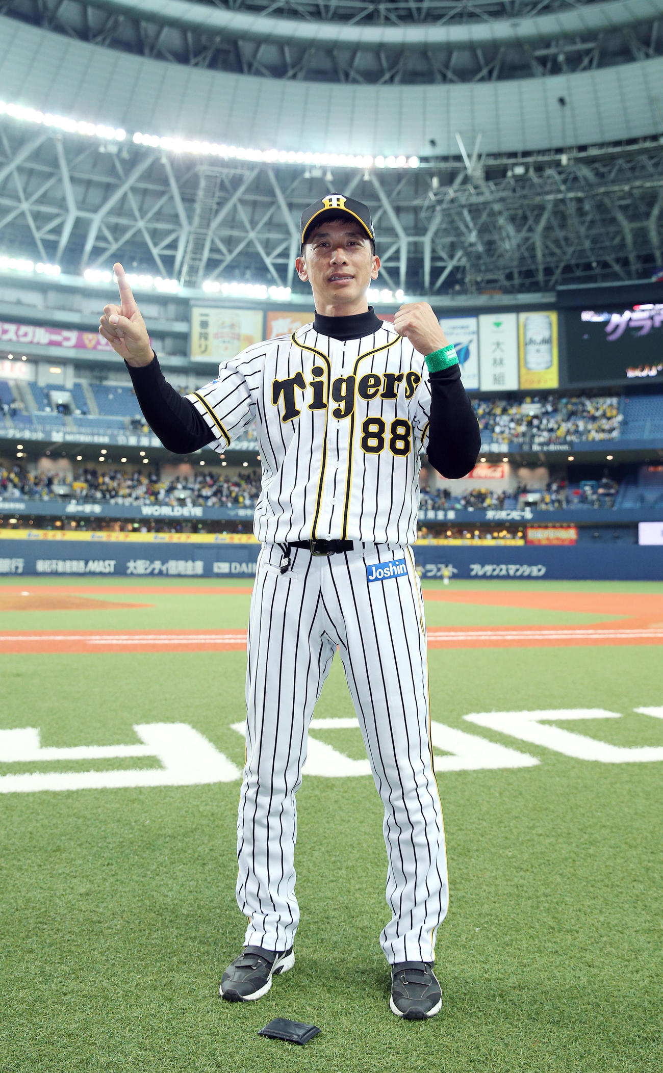 19年3月29日、ヤクルトにサヨナラ勝ちで初勝利を挙げた矢野燿大監督はガッツポーズ