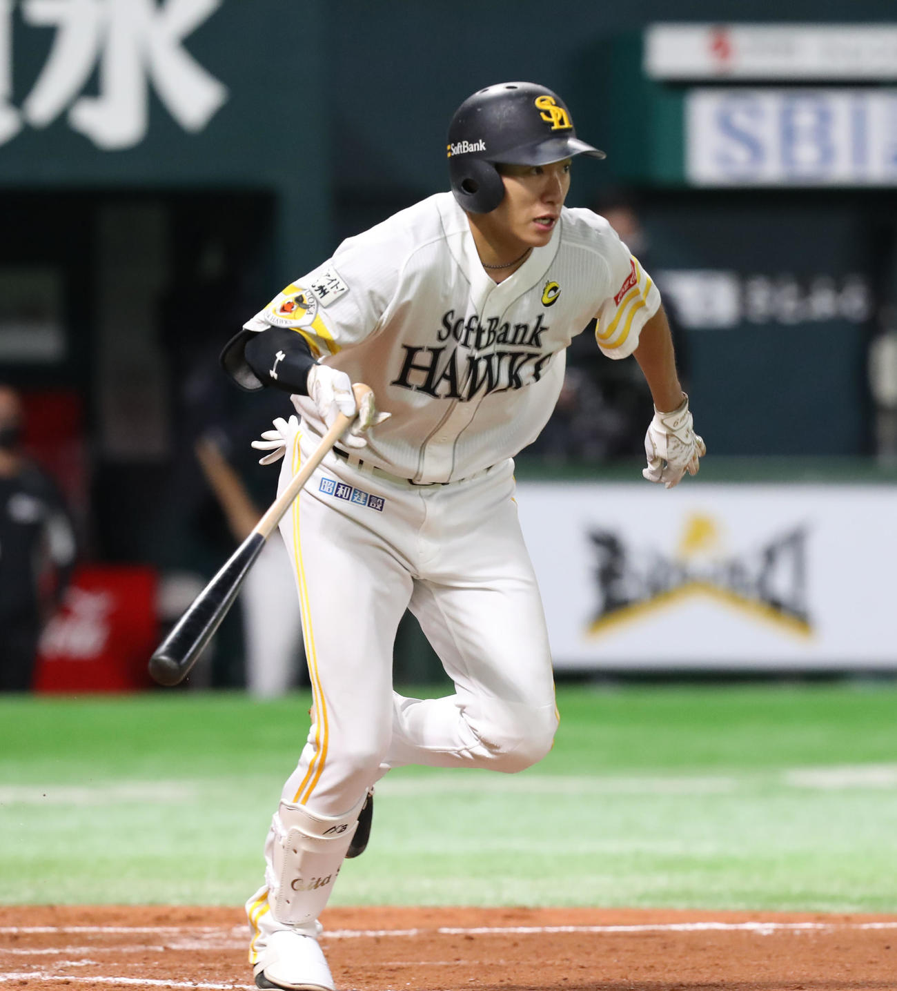 ソフトバンク対ロッテ　8回裏ソフトバンク1死、柳田は右前安打を放つ（撮影・屋方直哉）