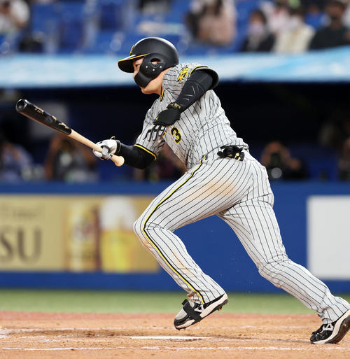 ヤクルト対阪神　5回表阪神1死一、二塁、大山は左前適時打を放つ（撮影・加藤哉）