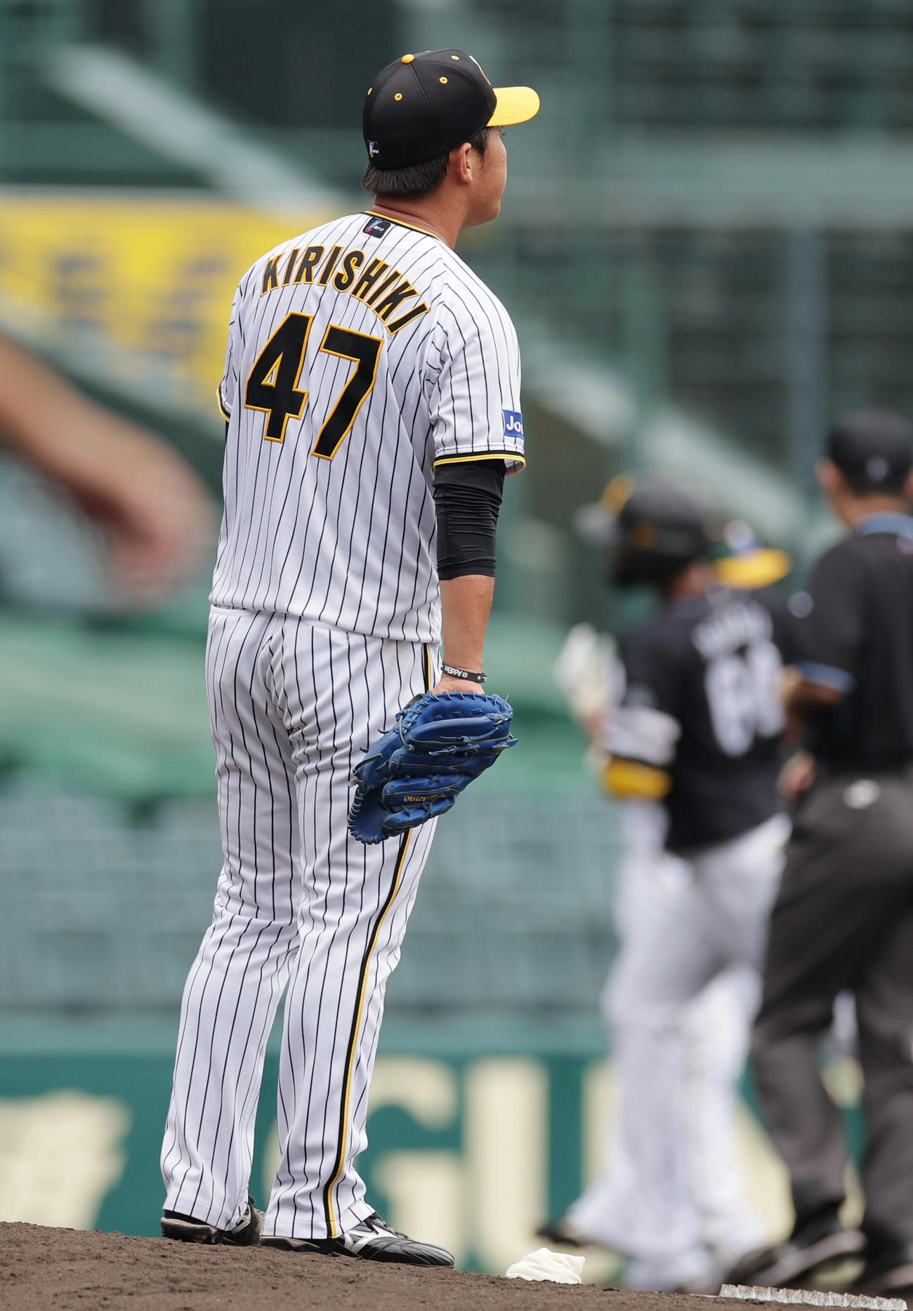 阪神対ソフトバンク　4回表ソフトバンク2死、真砂に先制本塁打を浴びる桐敷（撮影・前田充）