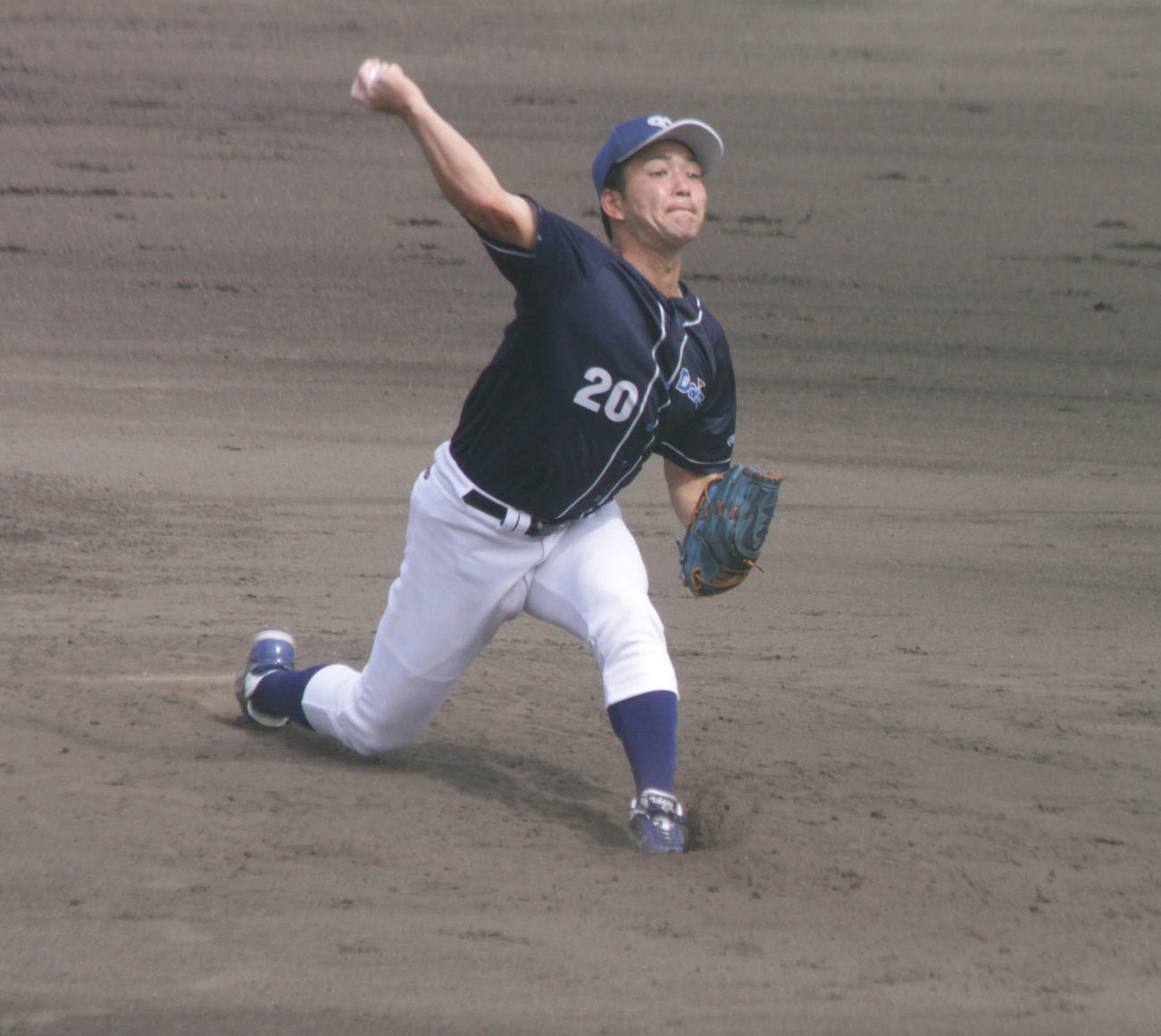大阪ガス対三菱重工West　今秋ドラフト候補の大阪ガス河野佳投手は先発で5回2失点だった（撮影・酒井俊作）