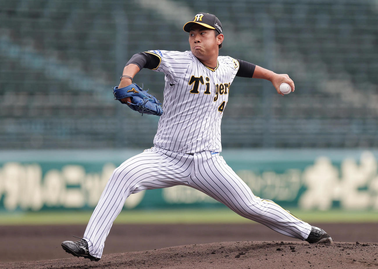 阪神対ソフトバンク　力投する阪神先発の桐敷（撮影・前田充）