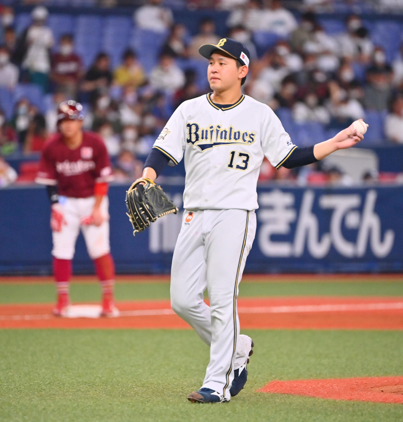 オリックス対楽天　3回表途中で降板するオリックス宮城（撮影・和賀正仁）