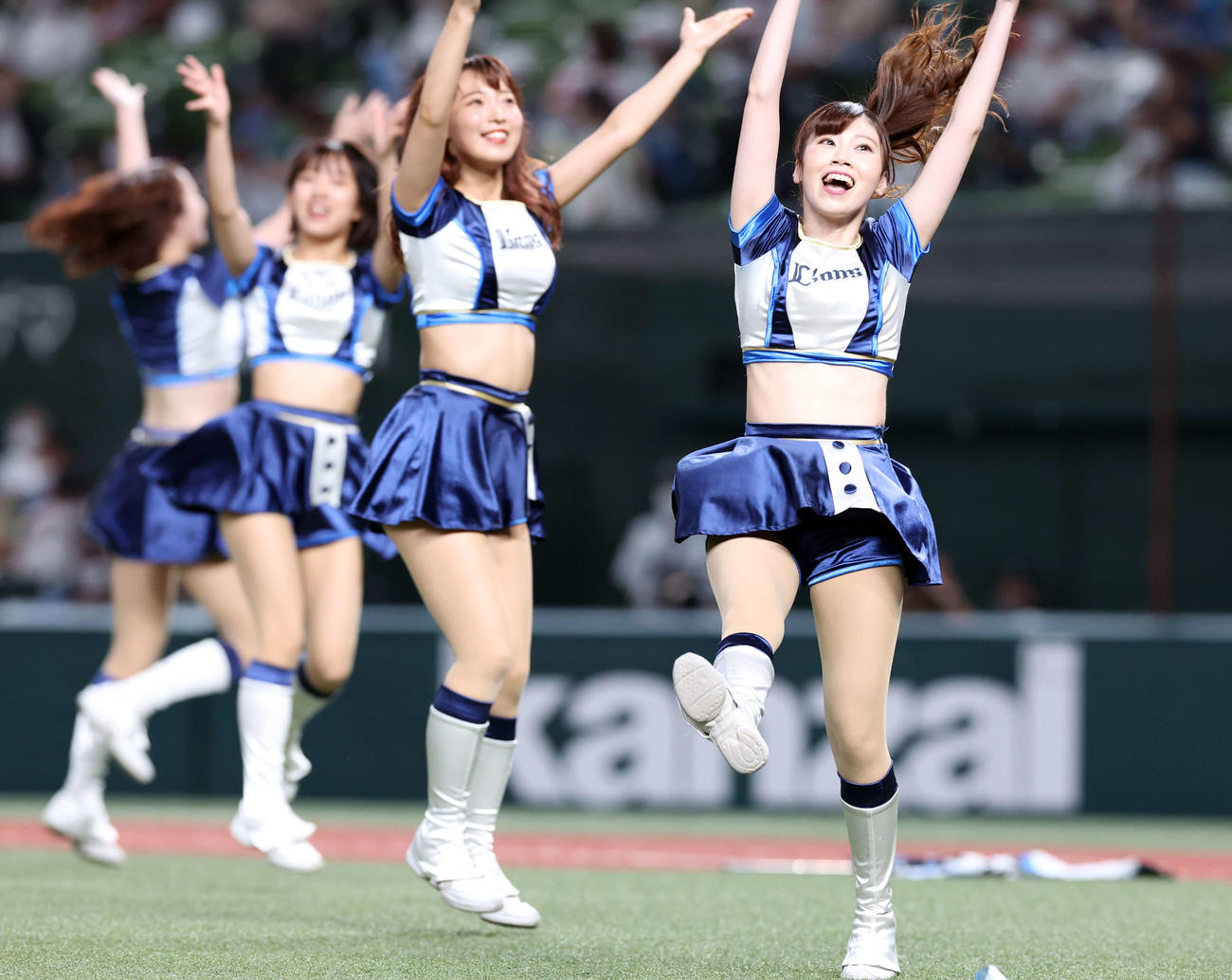 西武の公式パフォーマンスチーム「bluelegends」（ブルーレジェンズ）