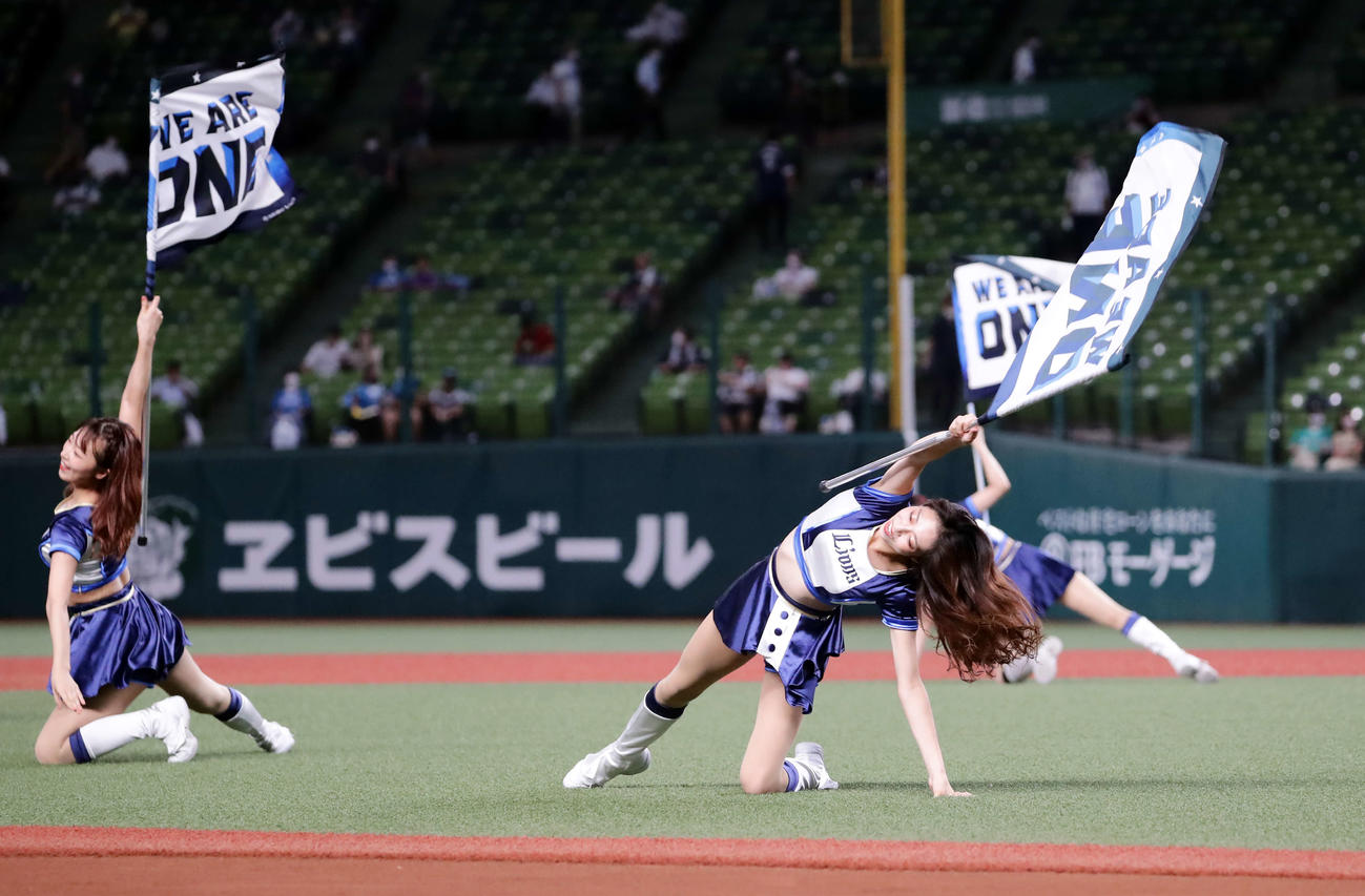 西武の公式パフォーマンスチーム「bluelegends」（ブルーレジェンズ）