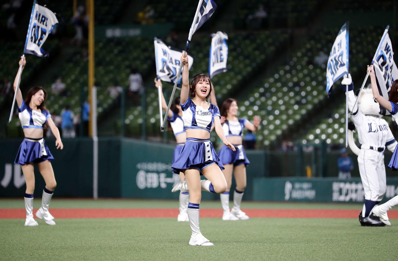 西武の公式パフォーマンスチーム「bluelegends」（ブルーレジェンズ）