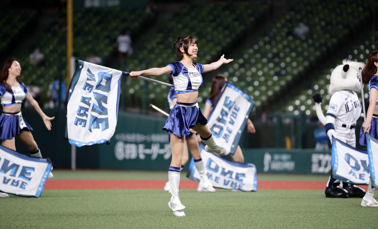 西武の公式パフォーマンスチーム「bluelegends」（ブルーレジェンズ）