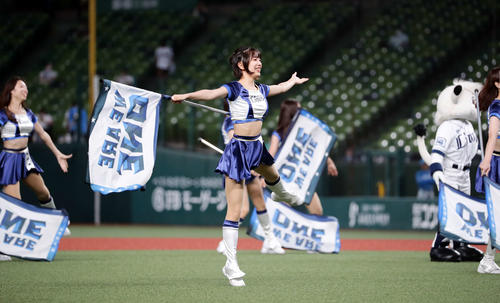 西武の公式パフォーマンスチーム「bluelegends」（ブルーレジェンズ）