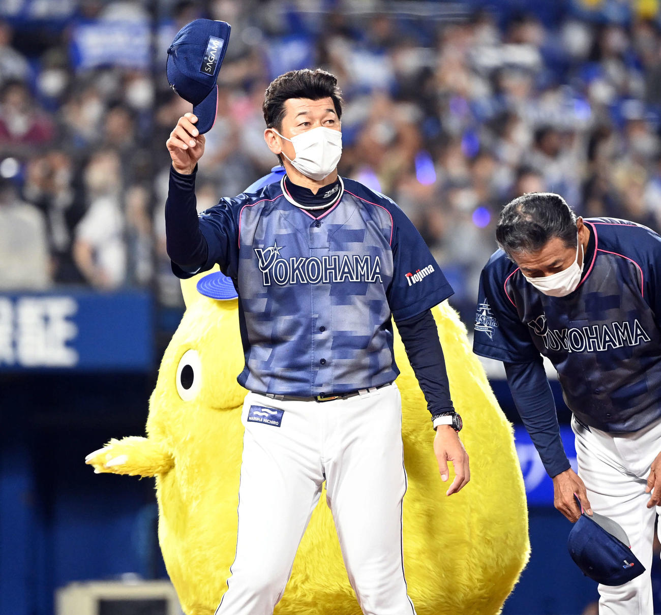 DeNA対中日　中日に勝利し、笑顔を見せるDeNADeNA三浦監督（撮影・たえ見朱実）