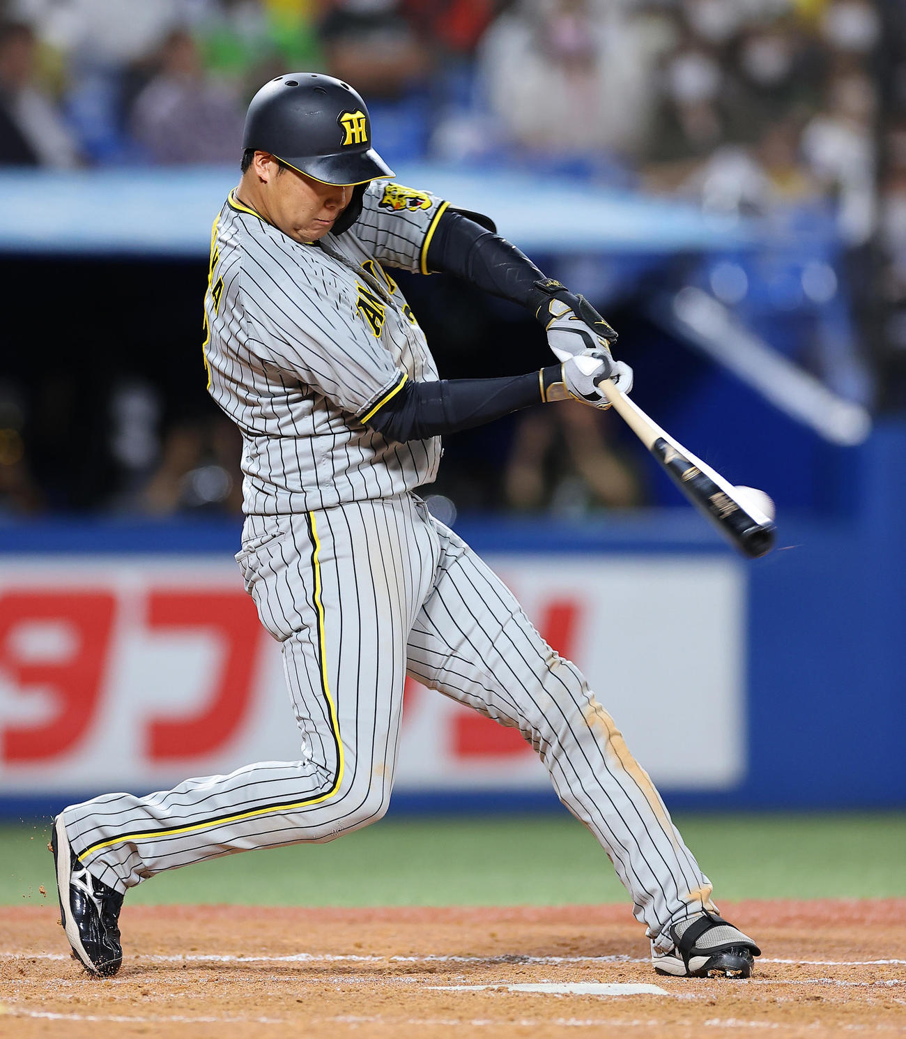 ヤクルト対阪神　5回表阪神1死一、二塁、左前適時打を放つ大山（撮影・垰建太）