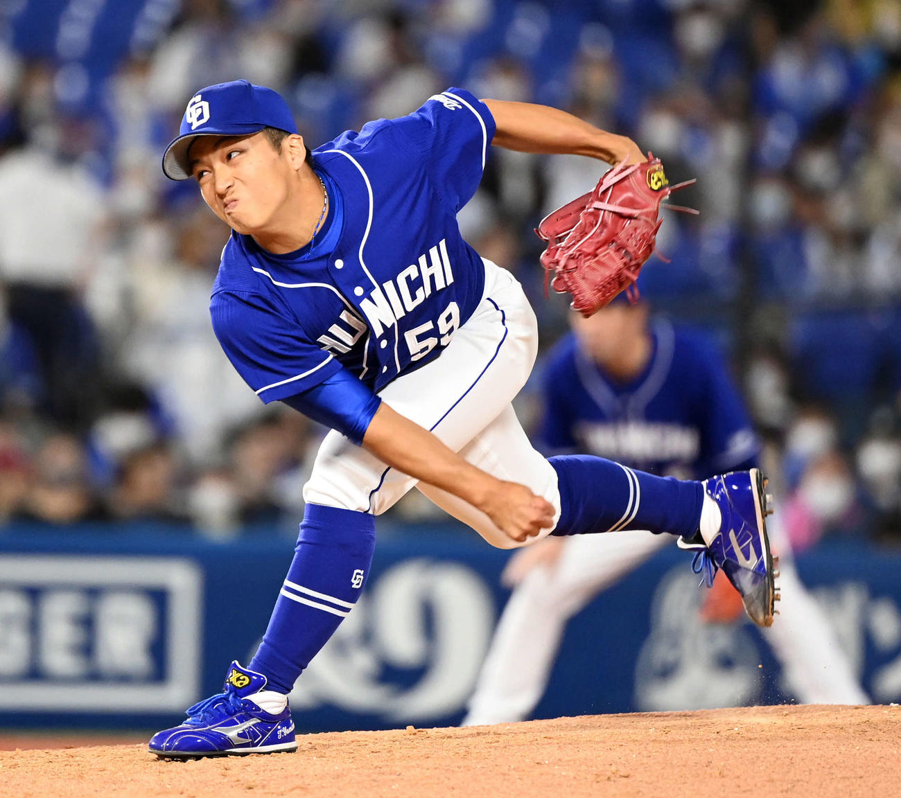 DeNA対中日　4回途中からマウンドに上がった中日山本（撮影・たえ見朱実）