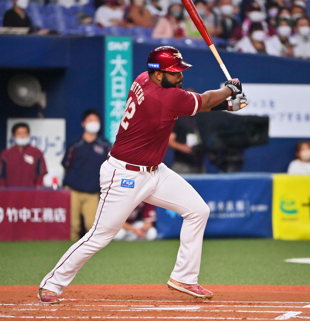 オリックス対楽天　2回表楽天1死一、三塁、中前適時打を放つギッテンス（撮影・和賀正仁）