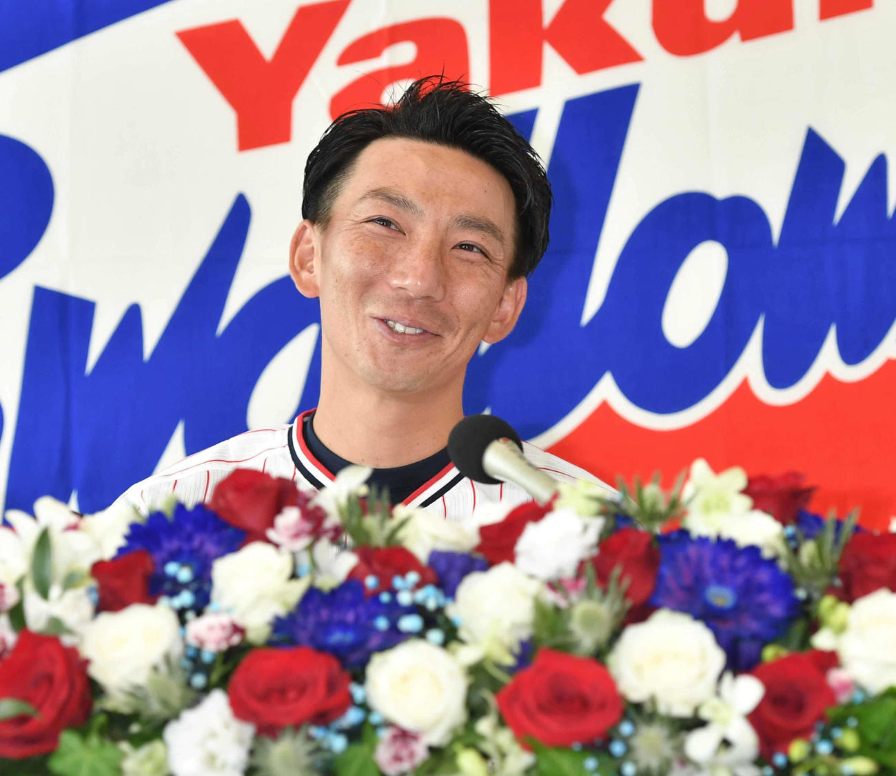 引退会見でこれまでを振り返るヤクルト嶋（代表撮影）
