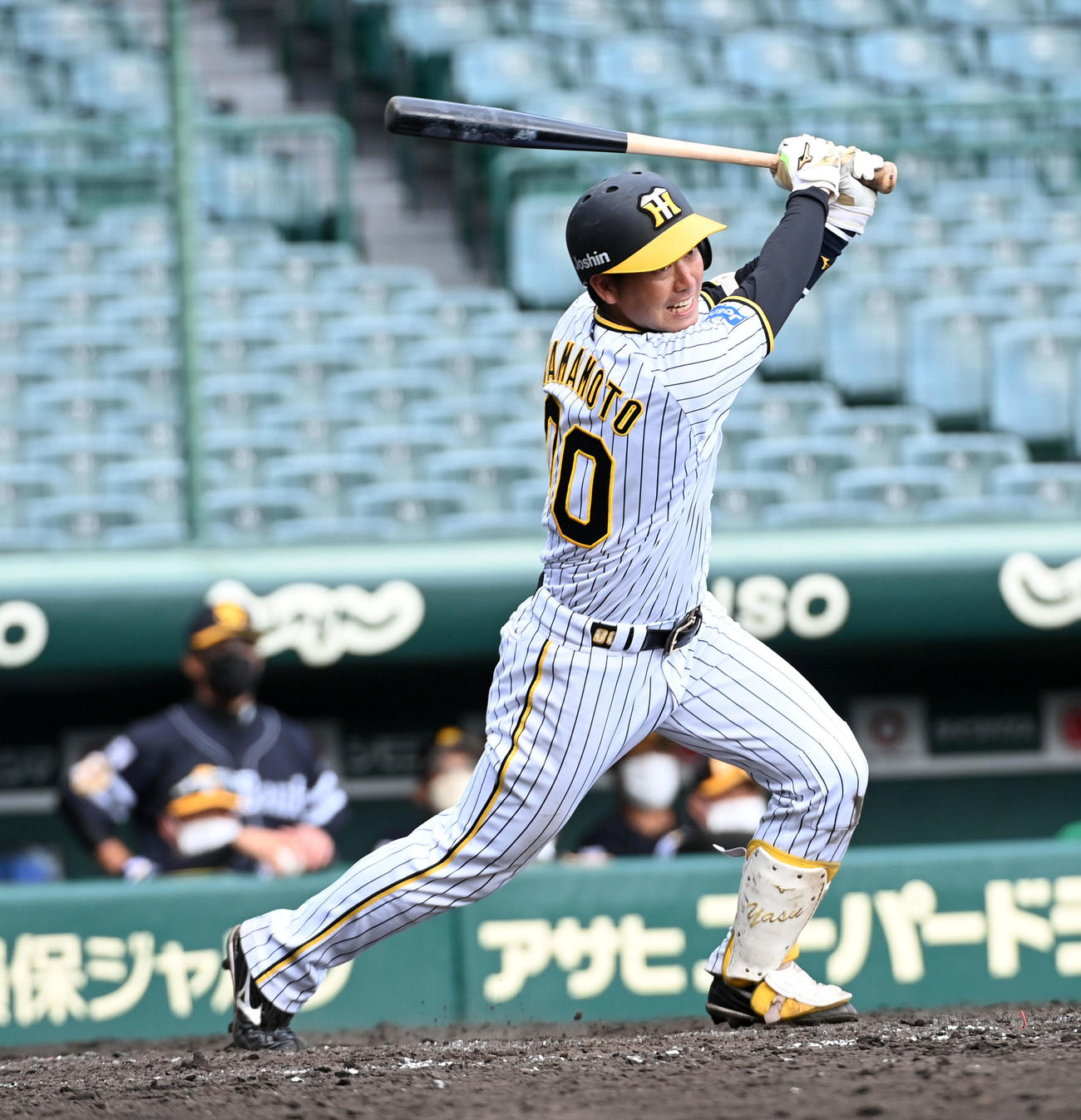 阪神対ソフトバンク　5回裏阪神2死三塁、山本は右適時二塁打を放つ（撮影・前岡正明）