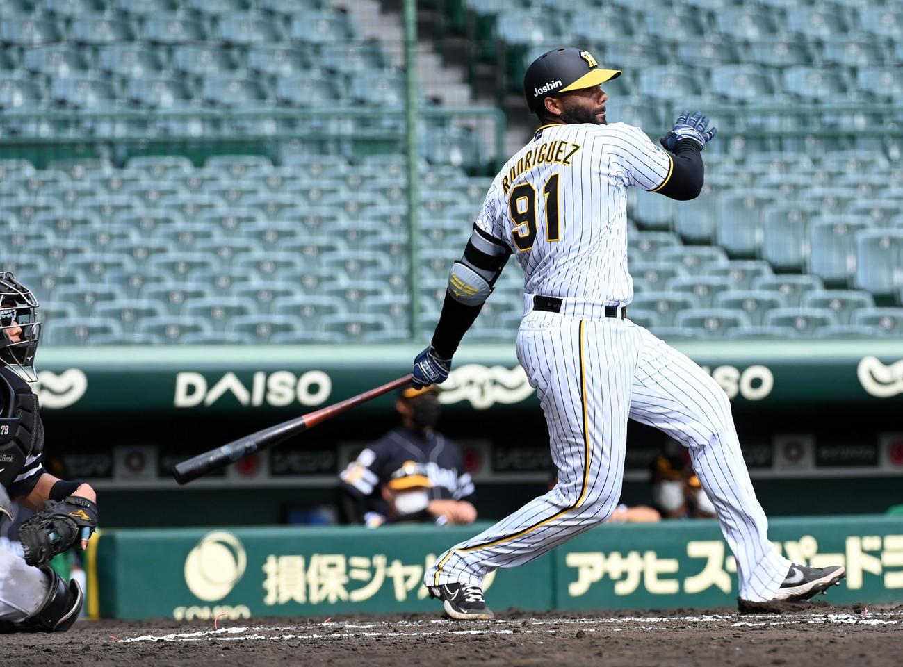 阪神対ソフトバンク　6回裏阪神1死一、二塁、ロドリゲスは右前同点適時打を放つ（撮影・前岡正明）