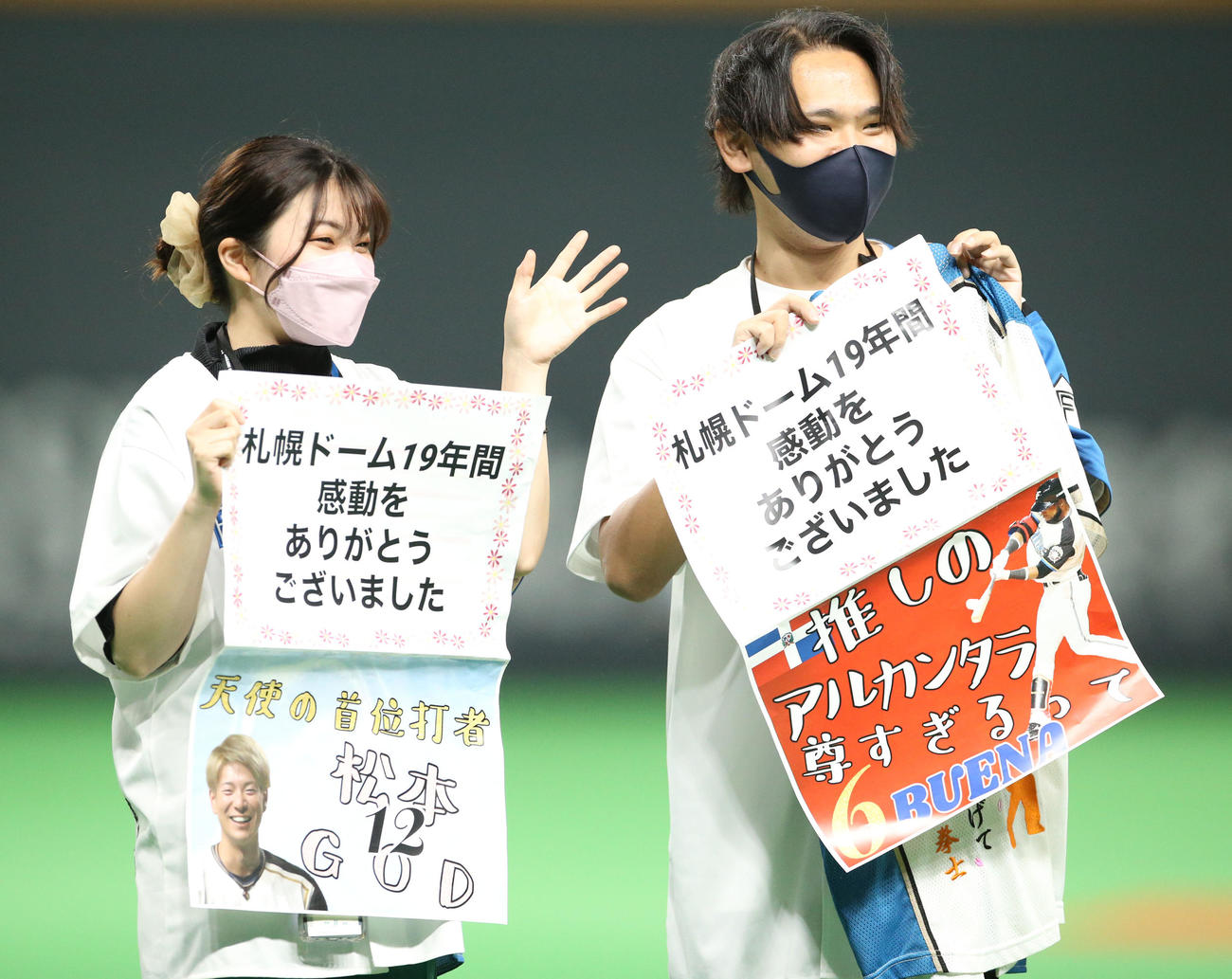日本ハム対ロッテ　札幌ドームでの最終戦を迎えメッセージを送る日本ハムファン（撮影・佐藤翔太）
