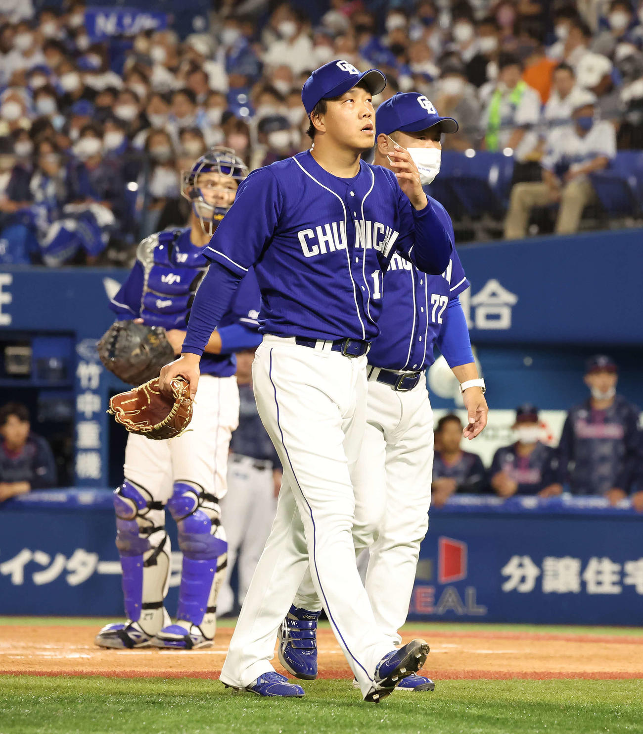 DeNA対中日　2回裏DeNA1死二塁、ソトへの死球で危険球退場となった先発柳（撮影・丹羽敏通）