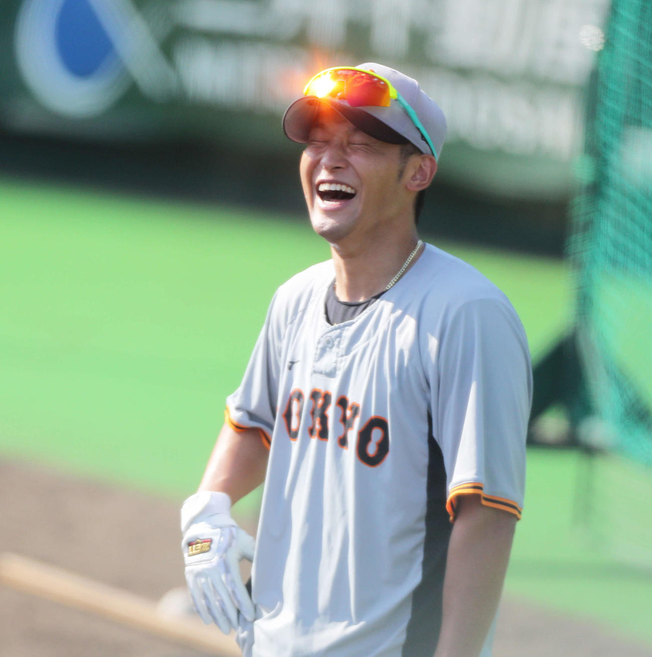 笑顔を見せる巨人吉川（撮影・河田真司）