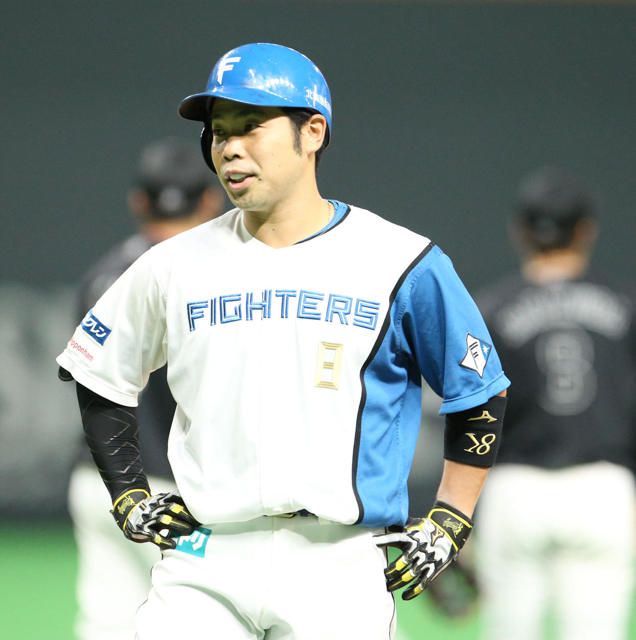 日本ハム対ロッテ　5回裏日本ハム1死一、二塁、打球が一走五十幡に当たりがっかりした様子の近藤（撮影・佐藤翔太）