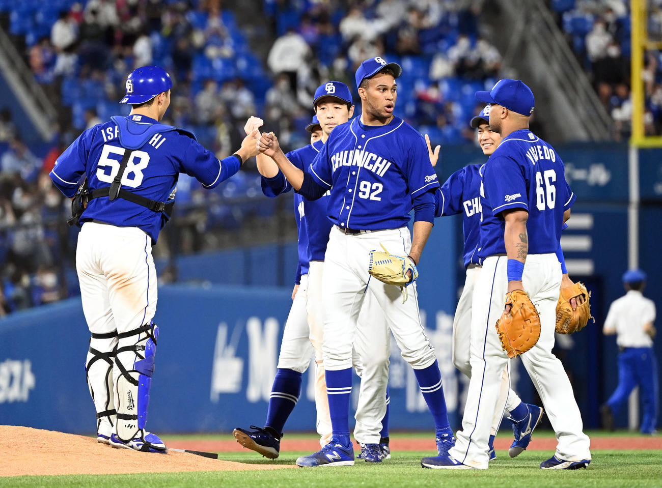 DeNA対中日　DeNAに勝利した中日（撮影・たえ見朱実）
