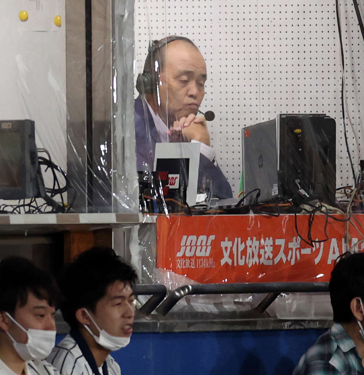 ヤクルト対阪神　解説に訪れた岡田彰布氏（撮影・浅見桂子）