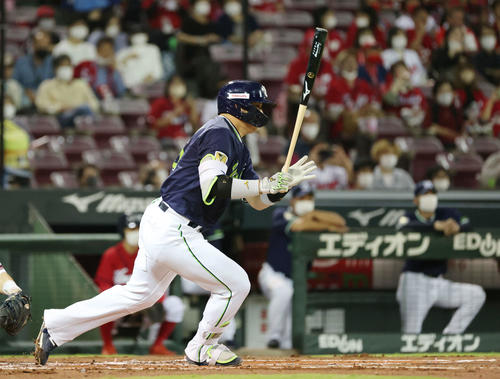 広島対ヤクルト　2回表ヤクルト無死、村上は二ゴロ（撮影・加藤孝規）