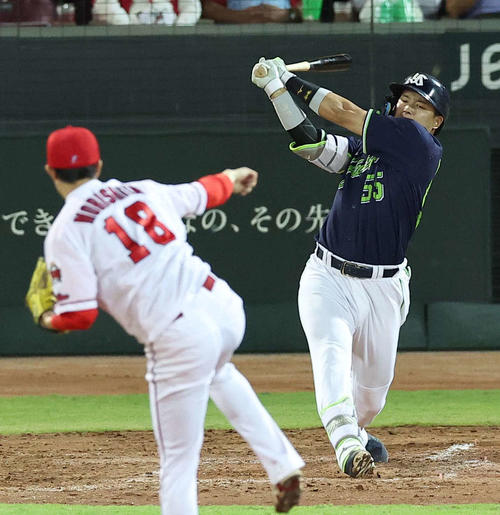 広島対ヤクルト　5回表ヤクルト2死満塁、村上は空振り三振に倒れる（撮影・上田博志）