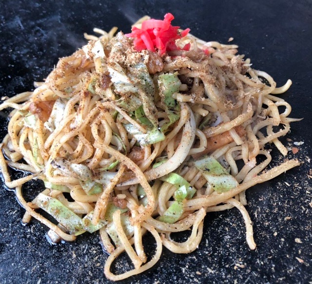 「味の匠」富士宮やきそば（楽天野球団提供）