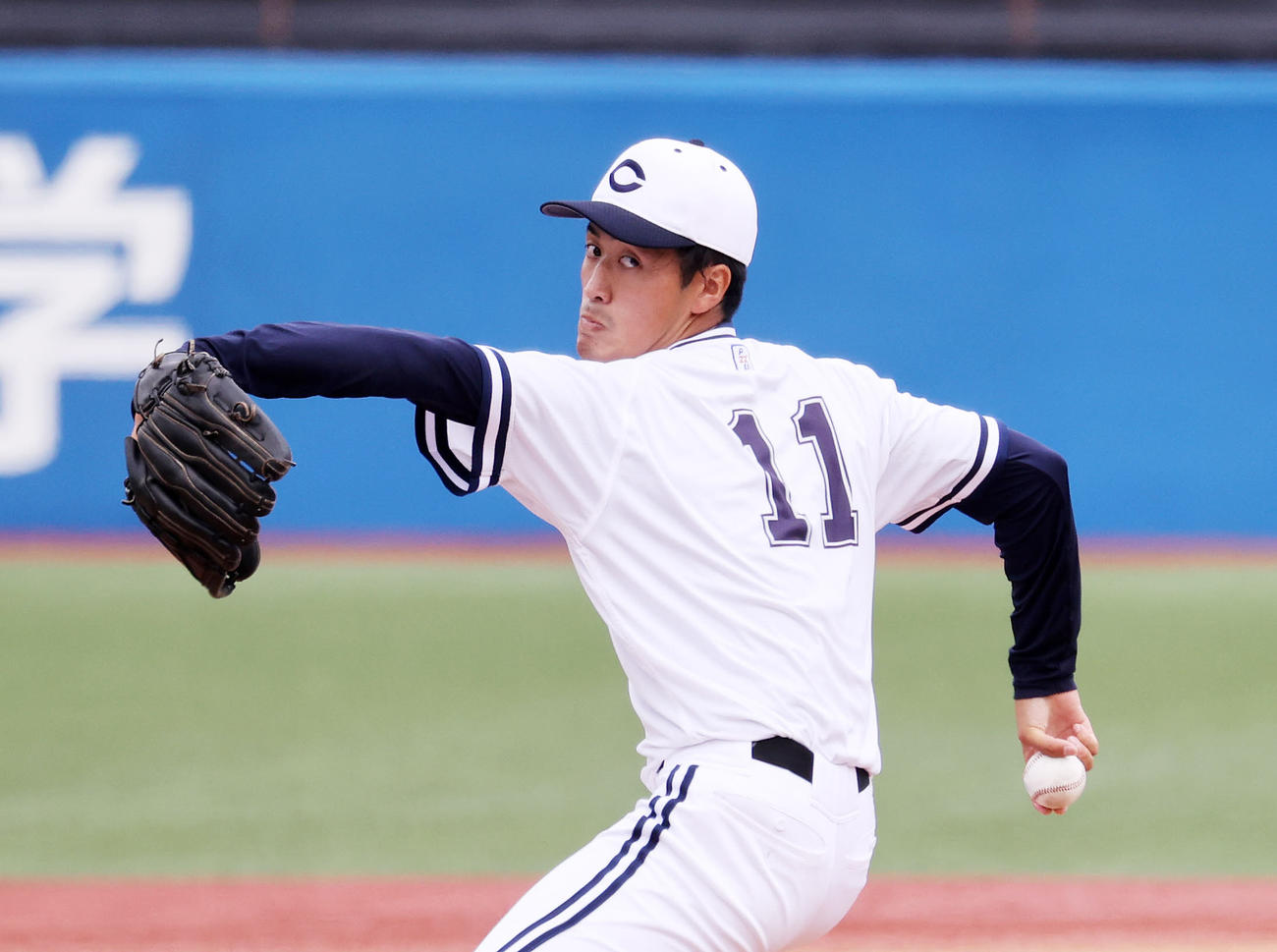 亜大対中大　力投する中大先発の西舘（撮影・鈴木正人）