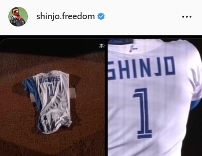 マウンドに置かれたBIGBOSSのユニホームと新たなSHINJOのユニフォーム