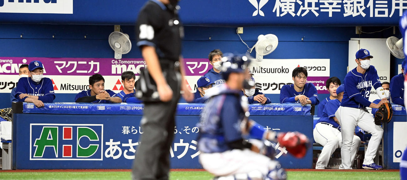 DeNA対中日　DeNAに負けを喫し重い空気が流れる中日ベンチ（撮影・たえ見朱実）