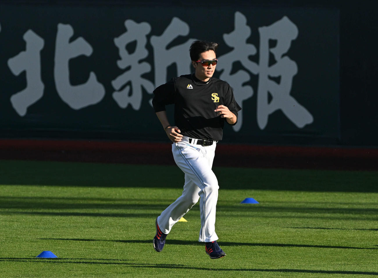 楽天対ソフトバンク　試合前練習で走るソフトバンク和田（撮影・滝沢徹郎）