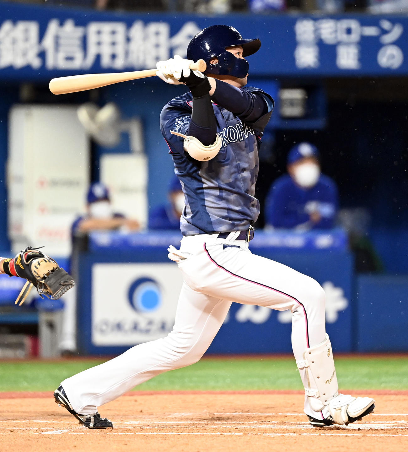 DeNA対中日　2回裏DeNA1死、右越えに同点ソロ本塁打を放つ楠本（撮影・たえ見朱実）