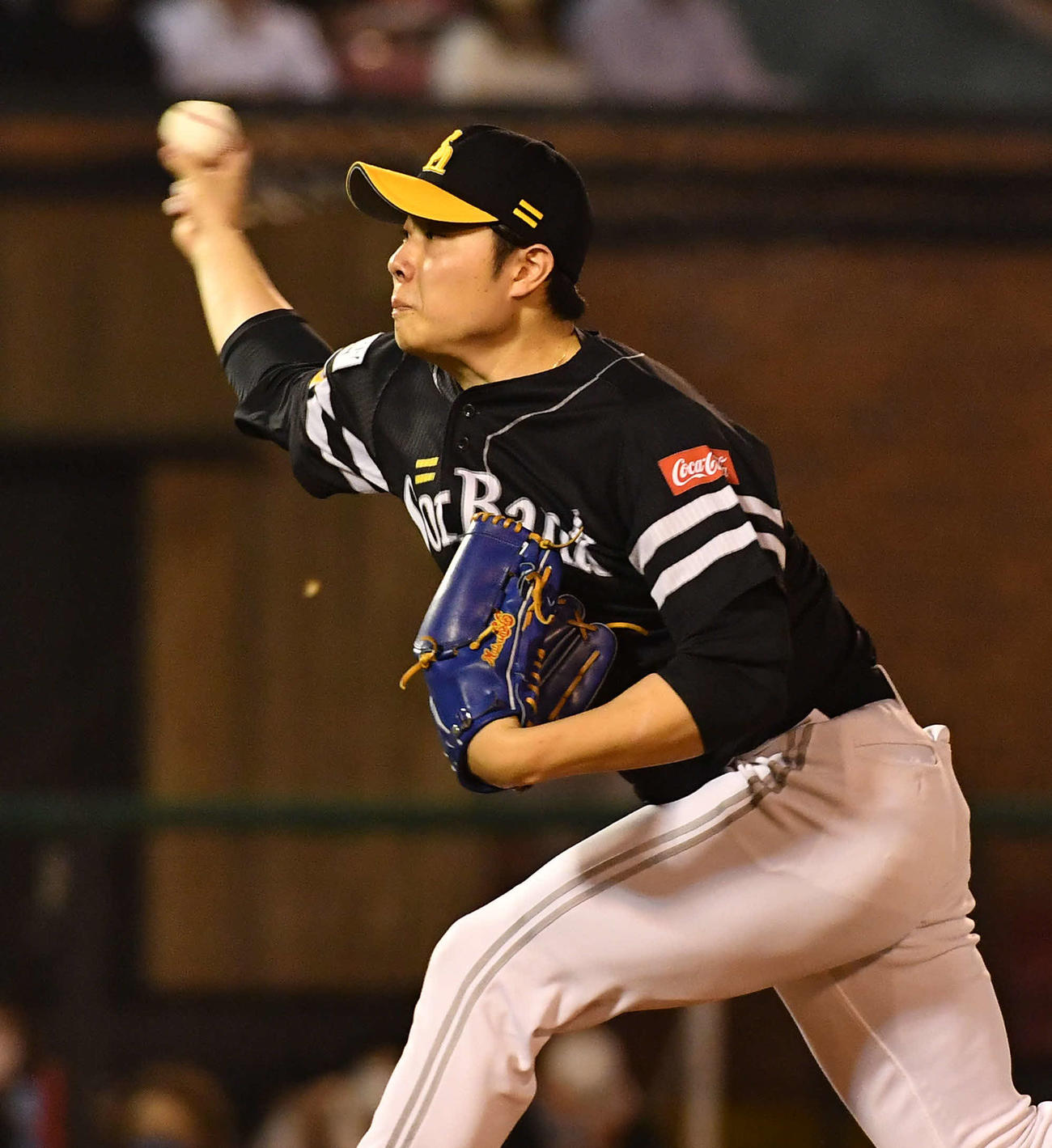 楽天対ソフトバンク　7回裏から登板した、ソフトバンク4番手の松本（撮影・岩下翔太）