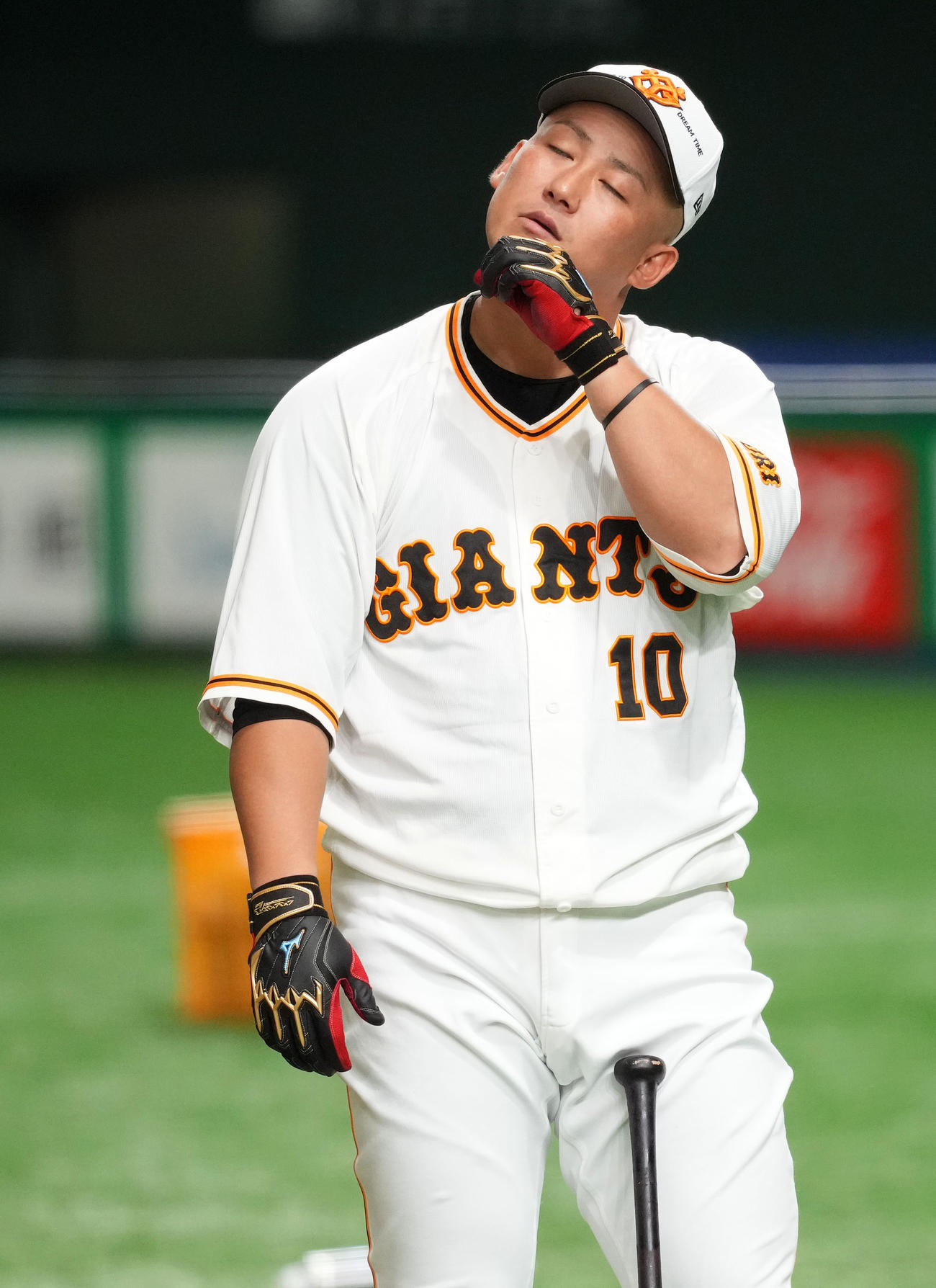 ストレッチをする巨人中田（撮影・横山健太）