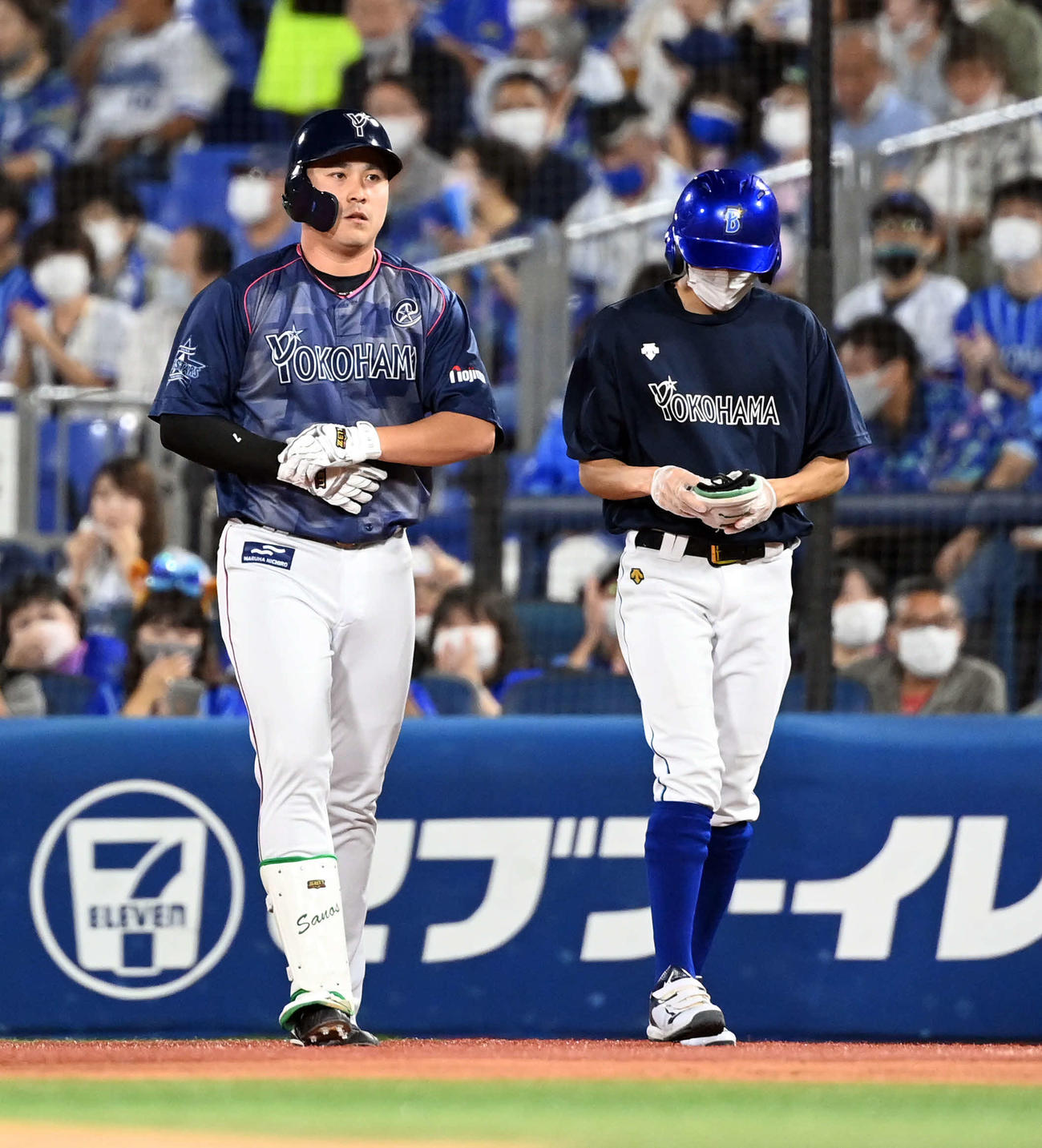 DeNA対中日　1回裏DeNA2死、三安を放った佐野（撮影・たえ見朱実）