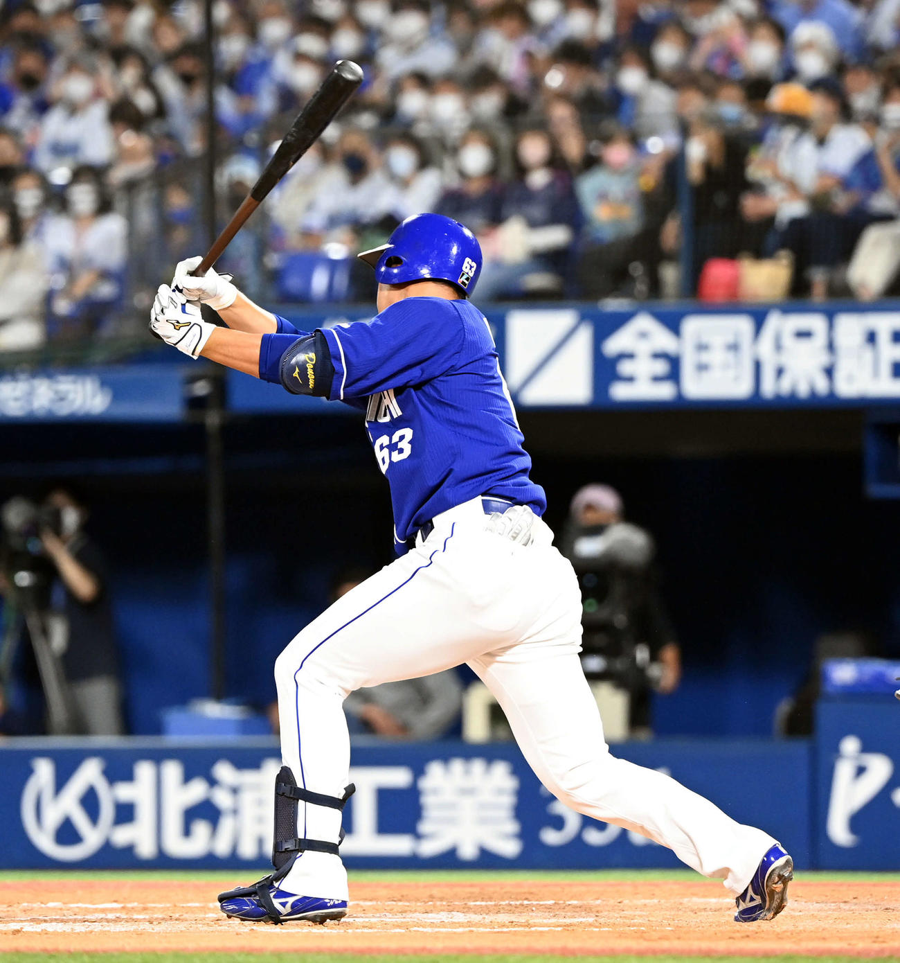 DeNA対中日　9回表中日2死一塁、右前打を放つ堂上（撮影・たえ見朱実）