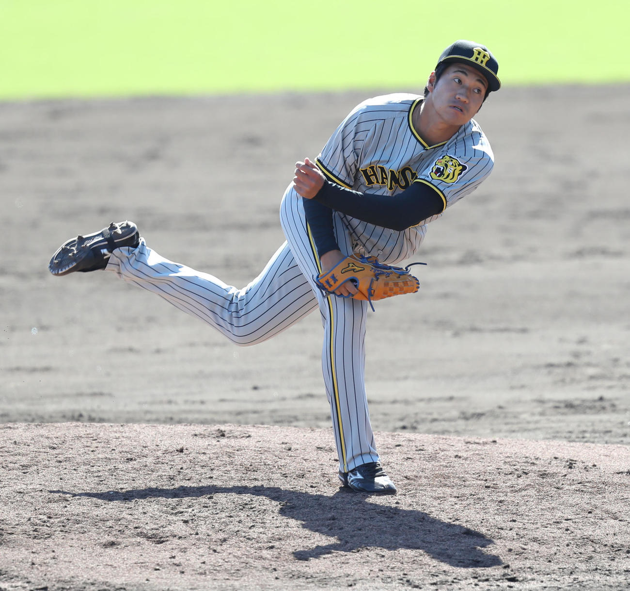 広島対阪神　4回裏途中から登板した岩田（撮影・屋方直哉）