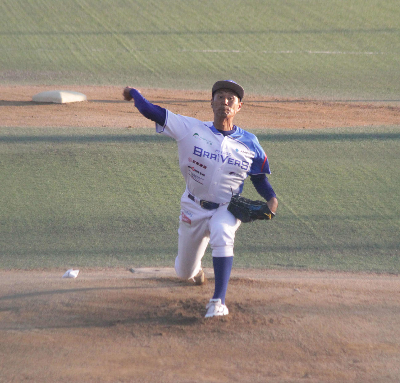 兵庫対06ブルズ　元阪神などの兵庫・久保康友投手は今季初先発で力投した（撮影・酒井俊作）