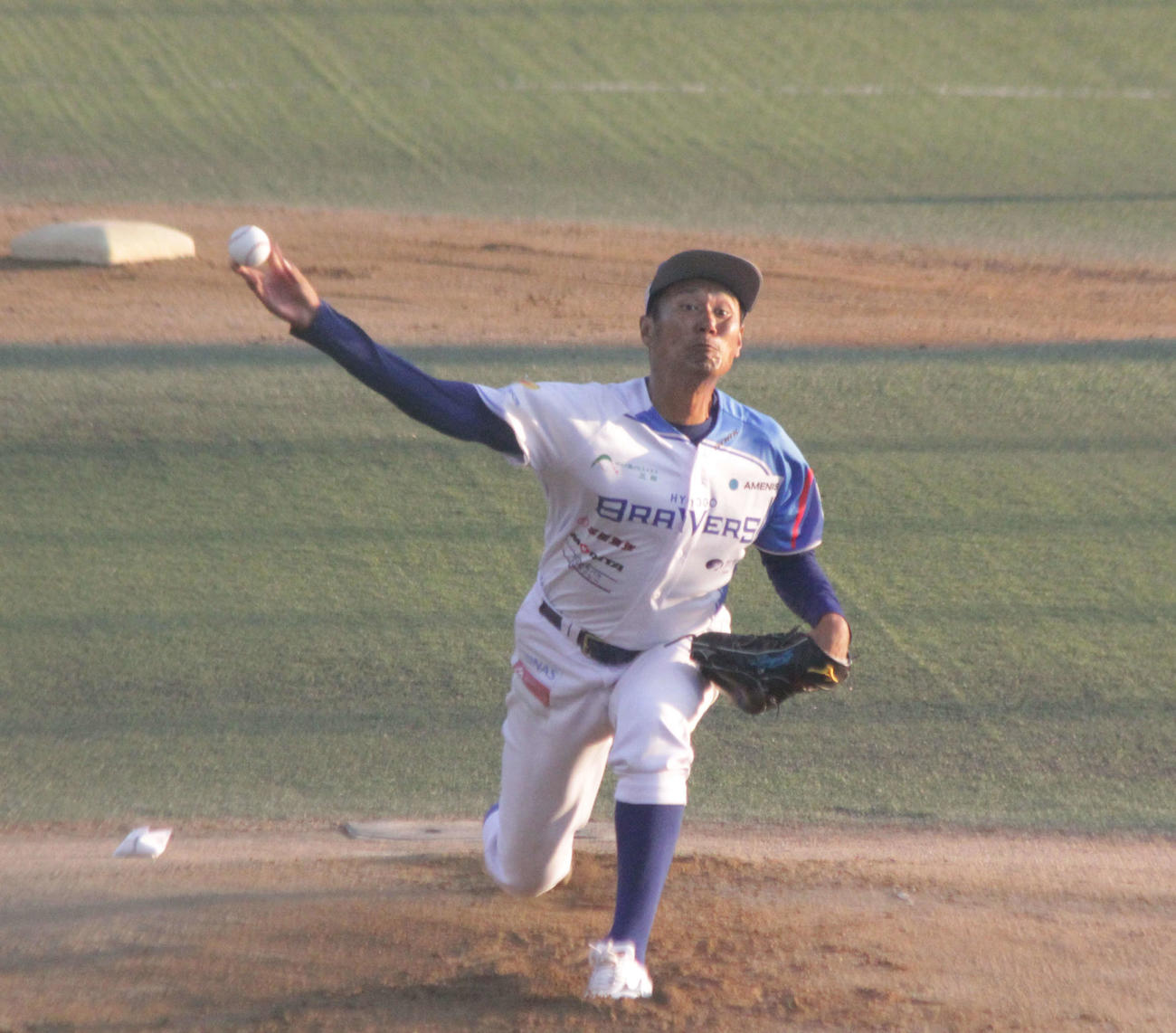 兵庫対06ブルズ　元阪神などの兵庫・久保康友投手は今季初先発で力投した（撮影・酒井俊作）