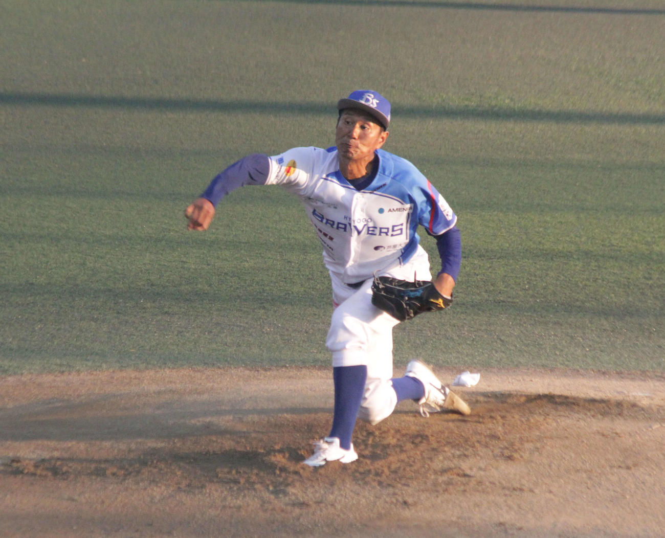 兵庫対06ブルズ　元阪神などの兵庫・久保康友投手は今季初先発で力投した（撮影・酒井俊作）