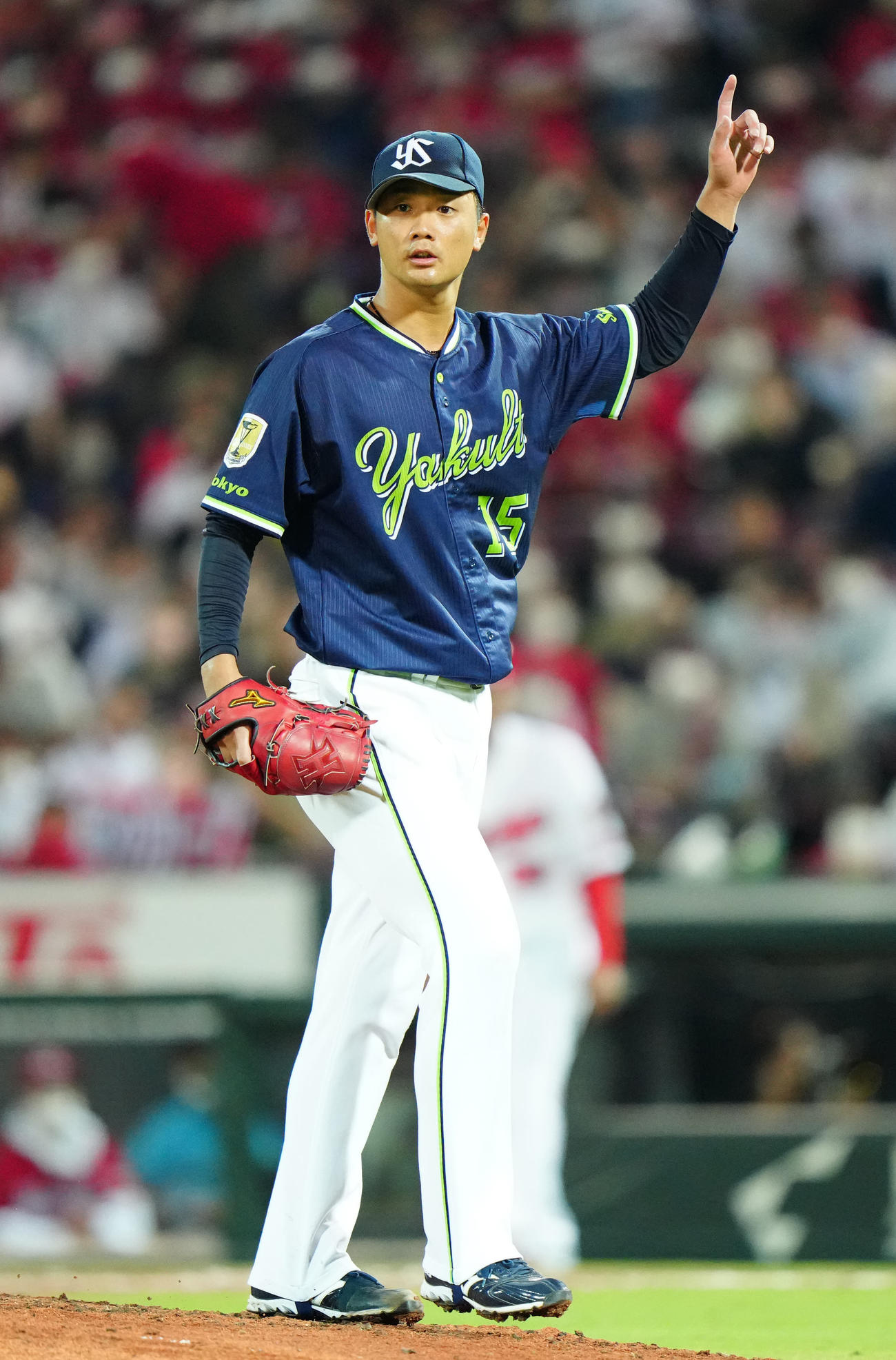 広島対ヤクルト　7回裏、スイングをアピールするヤクルト先発の山下（撮影・江口和貴）