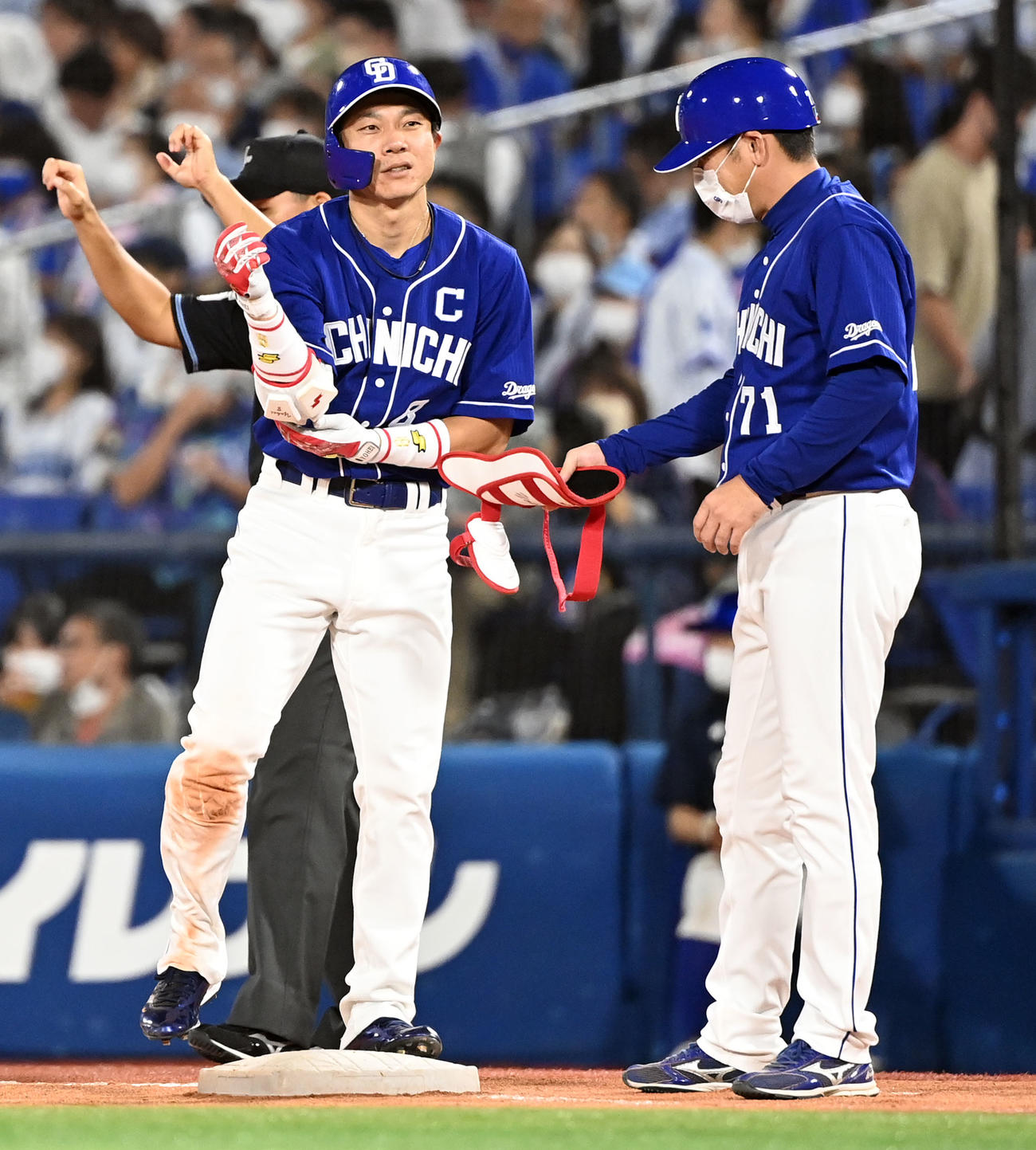 DeNA対中日　6回表中日無死、中前打を放った大島（撮影・たえ見朱実）