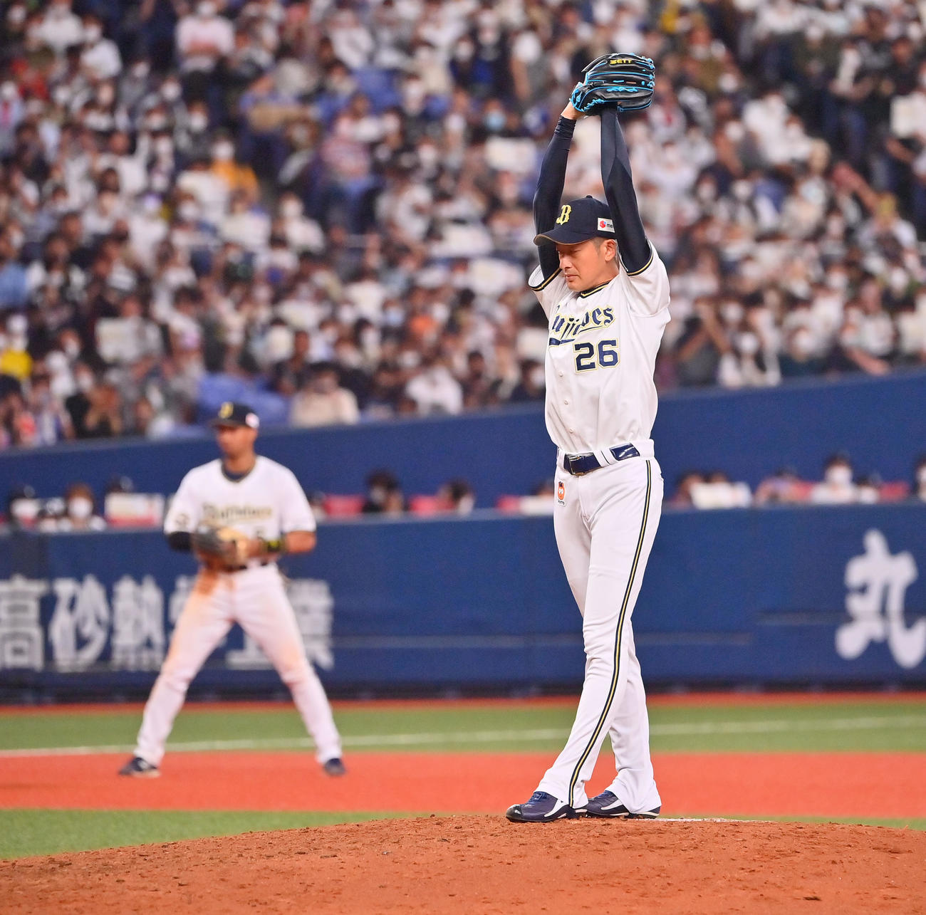 オリックス対ロッテ　8回表ロッテ無死、安田に対し投げ込む能見（撮影・和賀正仁）